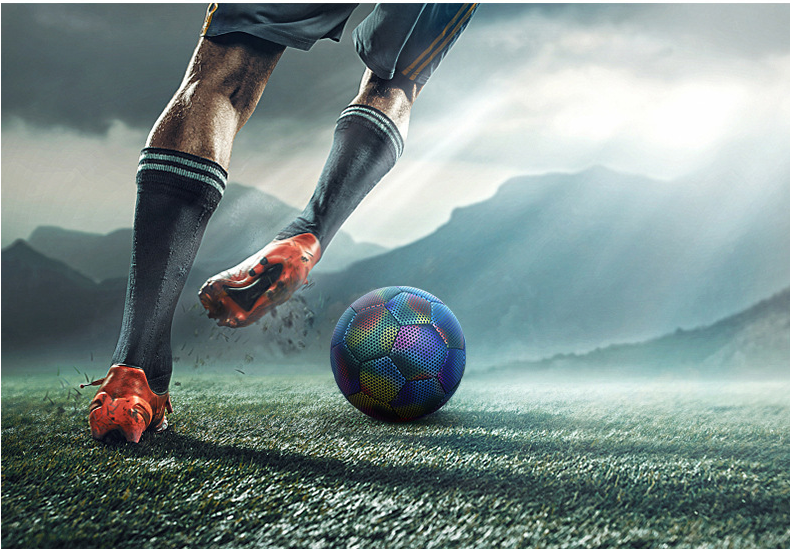 GLOWEE ™ Reflective football